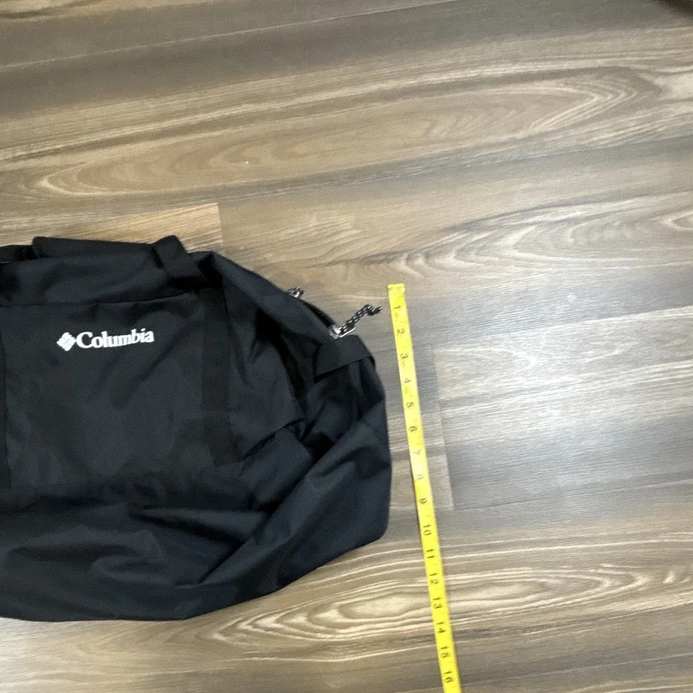 Columbia Black Duffle Bag O/S 24 in Zip Closure Gym & Training